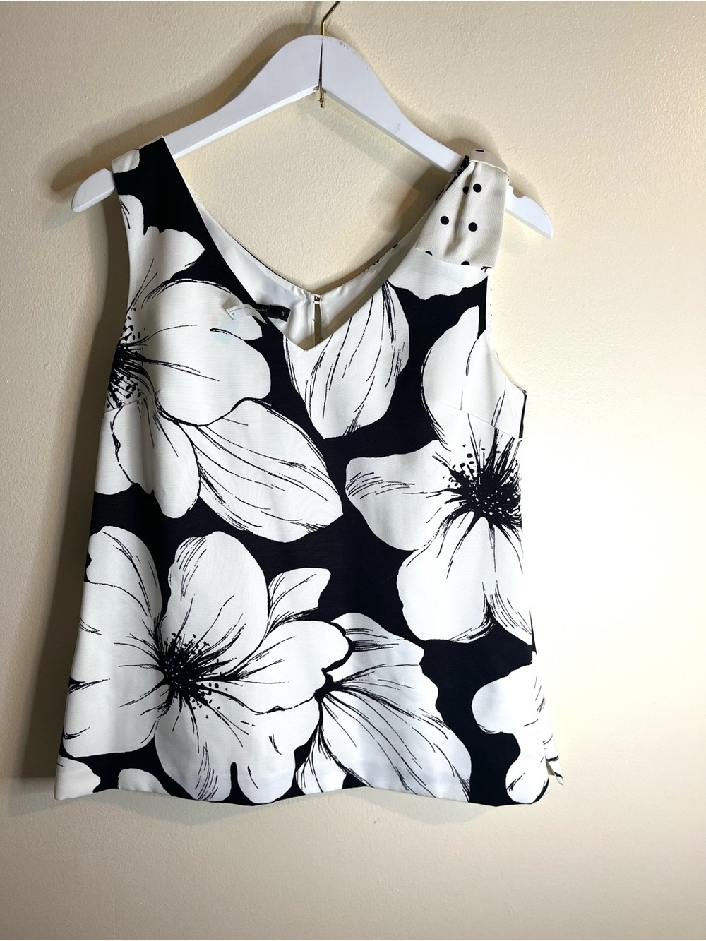 Talbots Primrose Black & White Floral Sleeveless Blouse NWT
